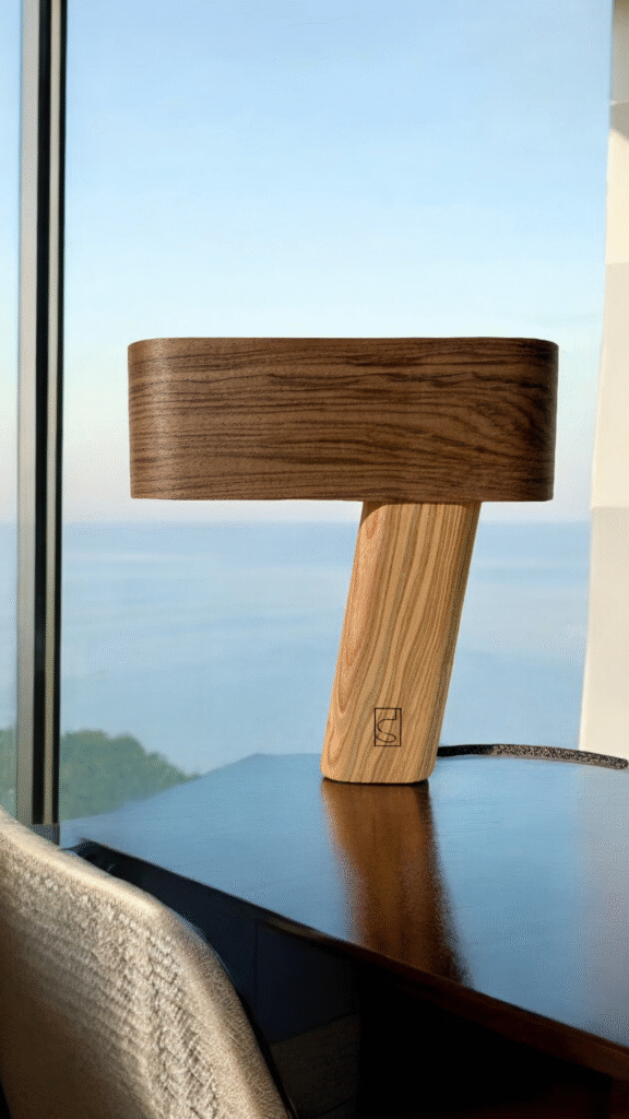 Lampe design en bois JAZZ – Lampe de bureau ou de chevet artisanale