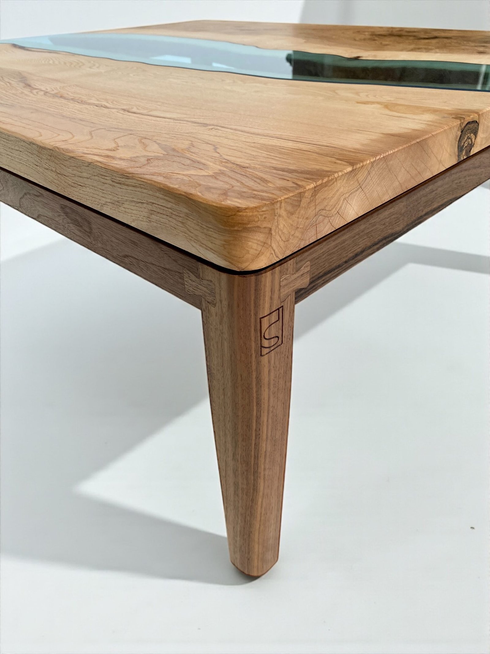 Table basse rivière bois et verre "Ibaïa" – Image 4