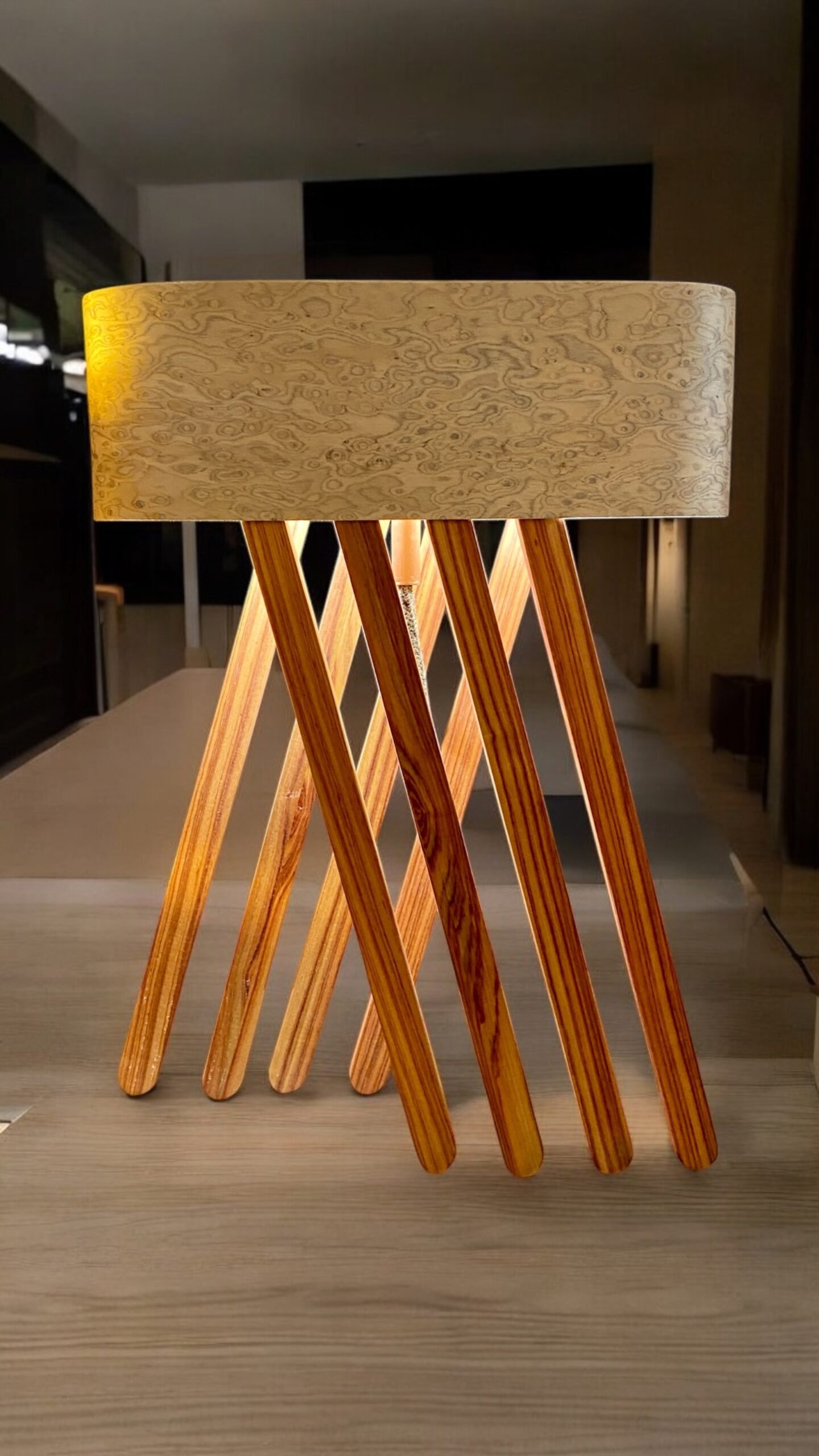 Luminaire design en bois “Octopus” – Création artisanale unique – Image 4