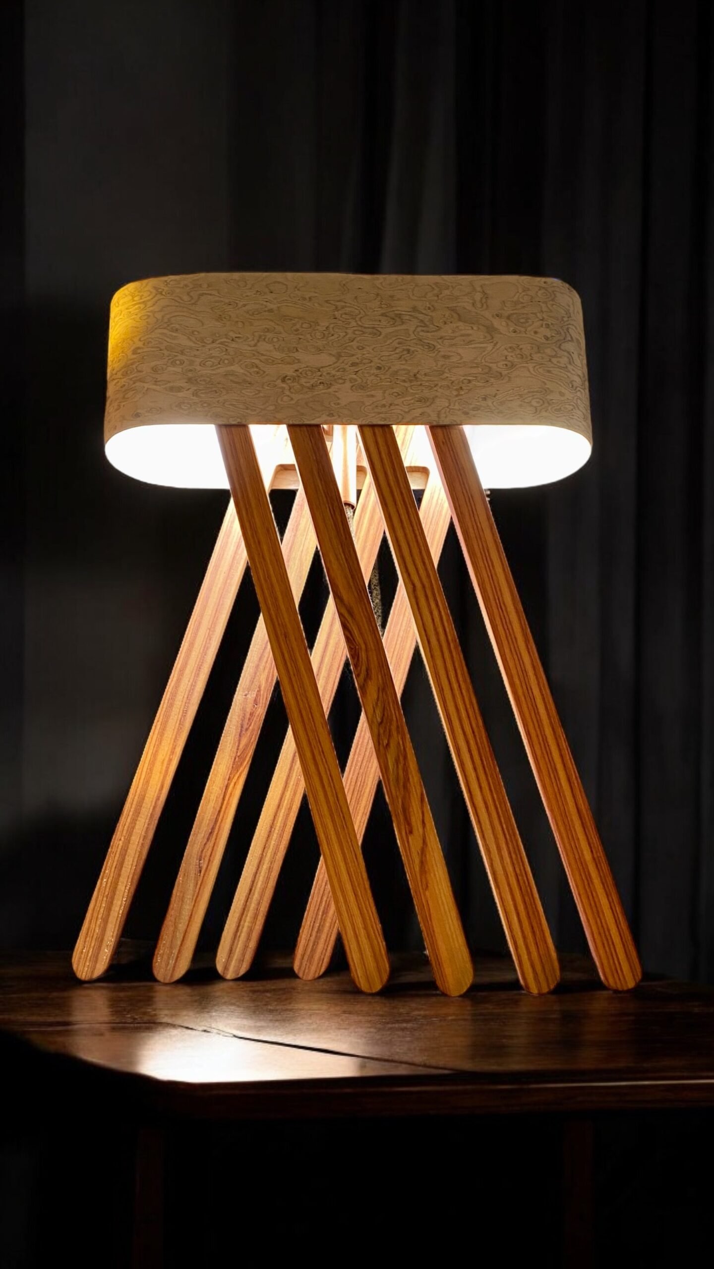 Luminaire design en bois “Octopus” – Création artisanale unique – Image 5