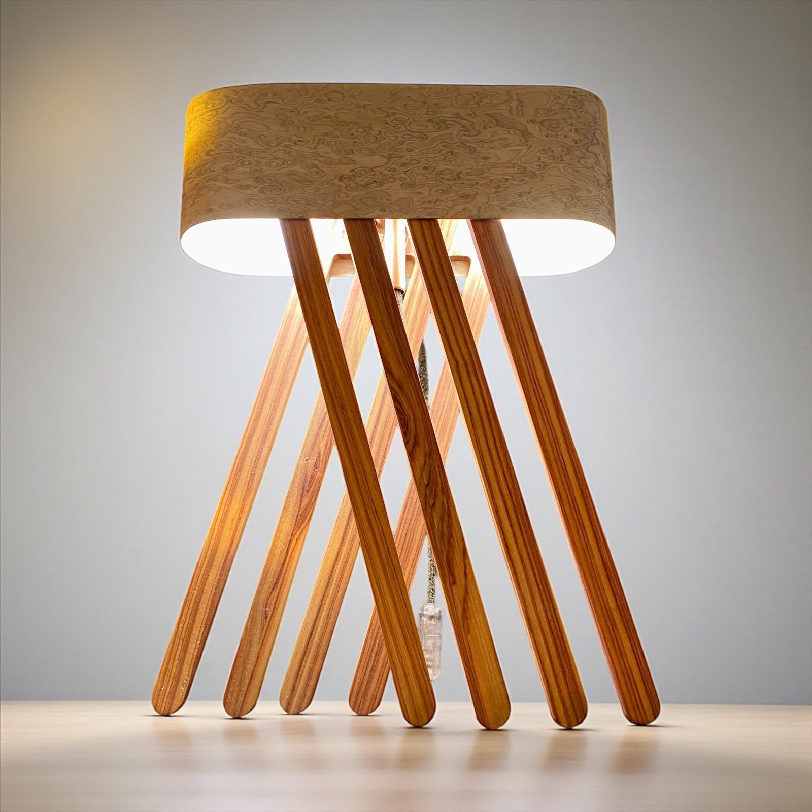 Luminaire design en bois “Octopus” – Création artisanale unique – Image 9