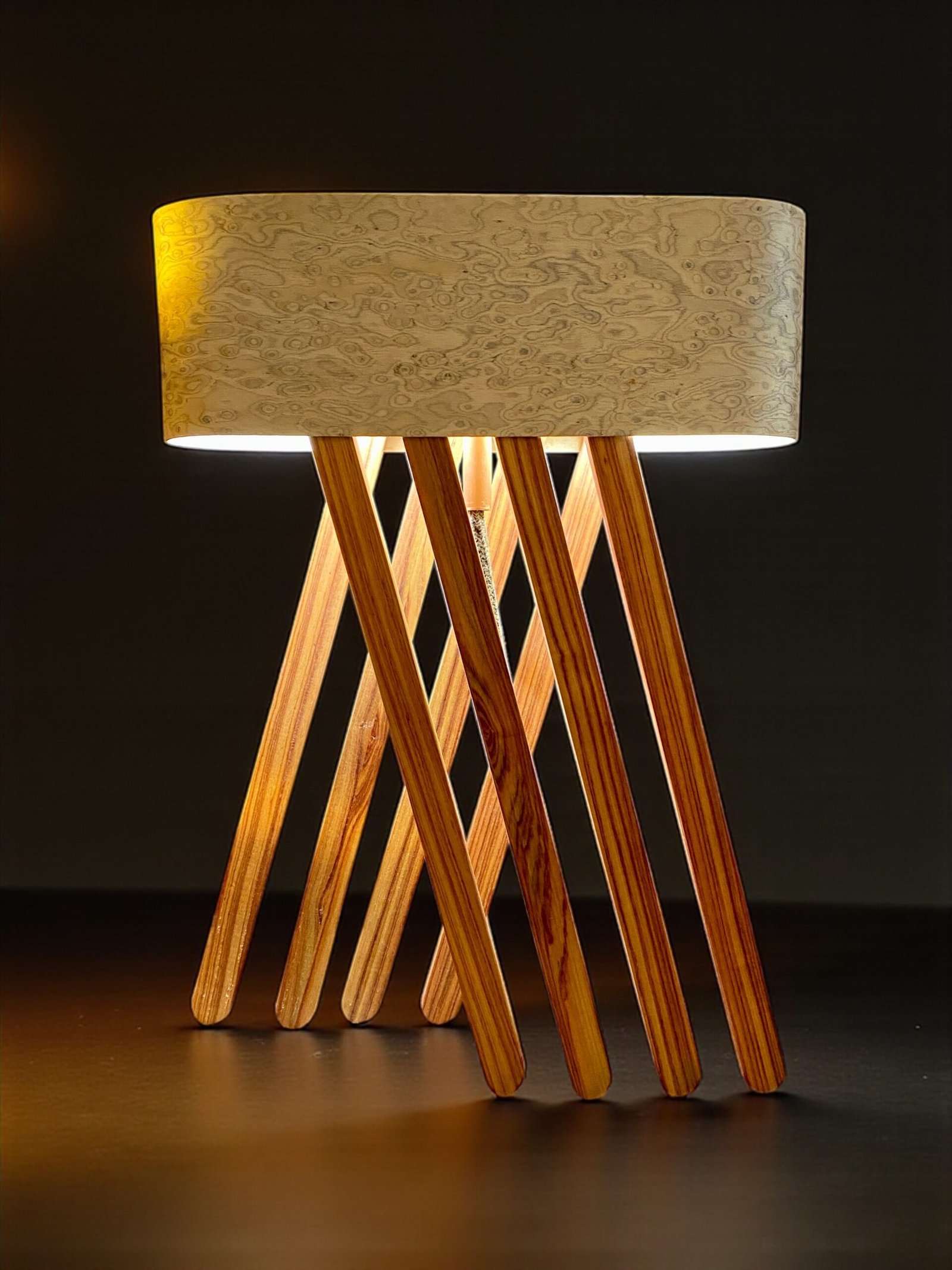 Luminaire design en bois “Octopus” – Création artisanale unique